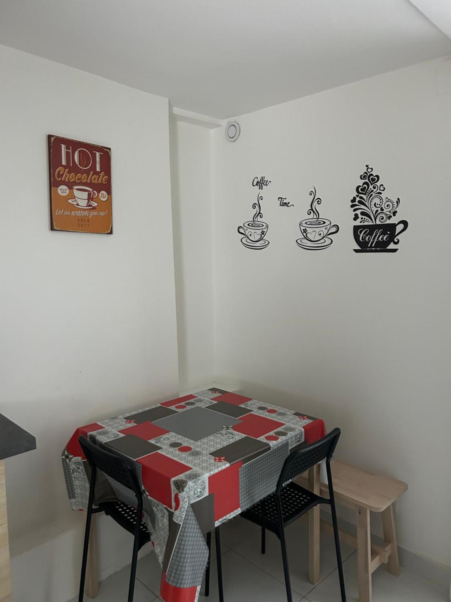 Appartement Avec Terrasse A Rosny-Sous-Bois Luaran gambar